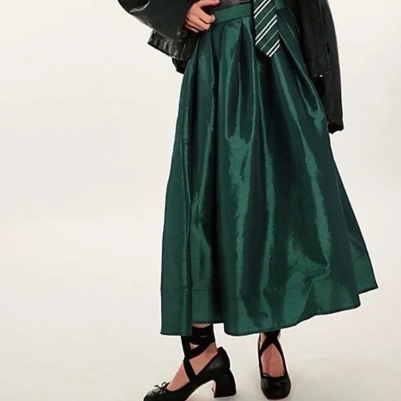 Unworn Free People Emilia Pleated Maxi Skirt in Green - Picture 2 of 7